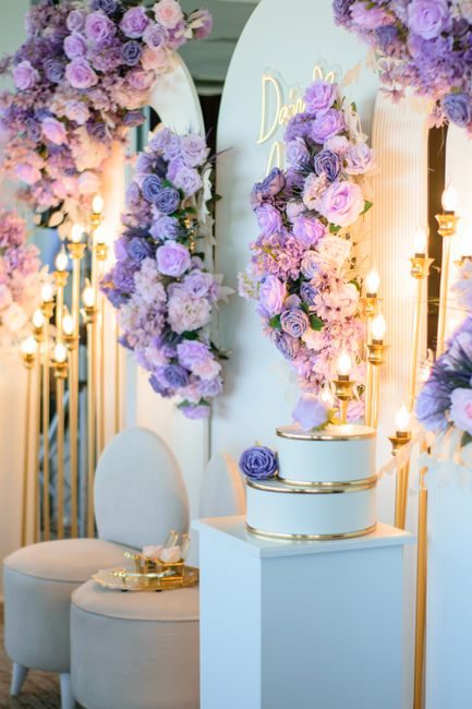 Lavender roses and elegant decor in a stunning wedding venue.